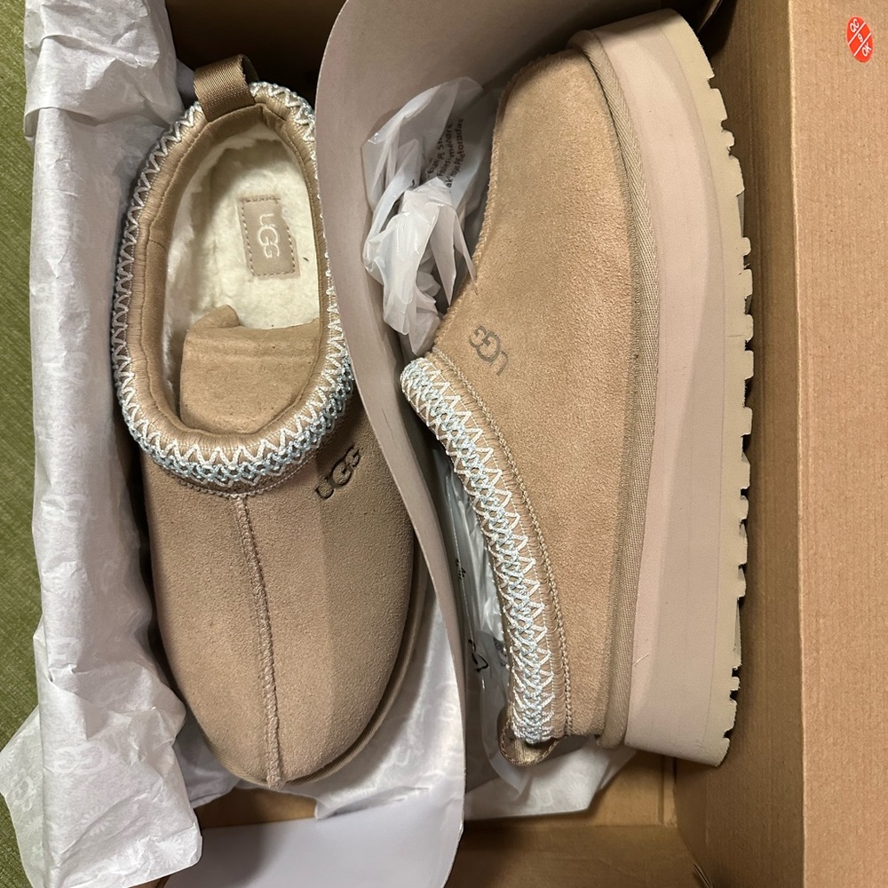 Ugg Tasman Slippers NWT.